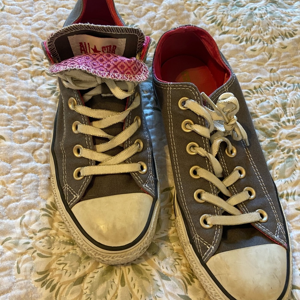 Converse gray/pink low tops